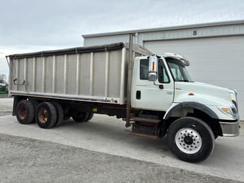 Main image International 7400